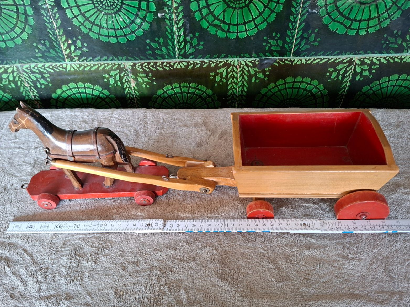 Spielzeuge: 2 sehr alte hübsche Holzpferdchen mit Wagen – Gebraucht aus Otelfingen von silver-moon 3