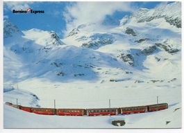 BERNINA-EXPRESS der Rhätischen Bahn auf dem Bernina-Pass