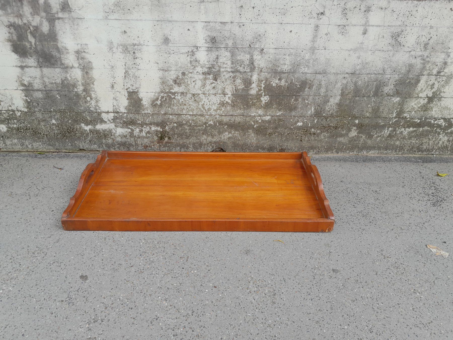 Servierplatten: Sehr grosses Vintage Serviertablet Holz – Gebraucht aus Männedorf von Bel-view