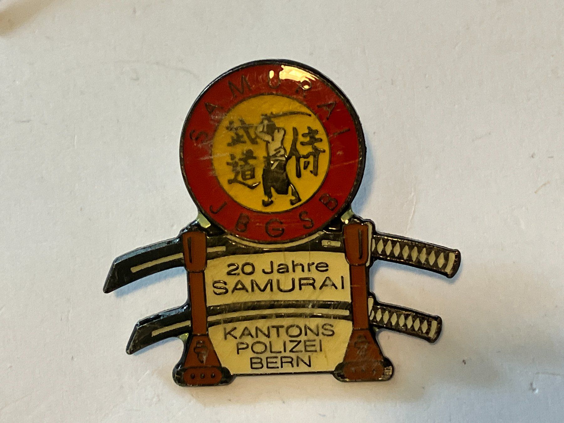 Placchette & Badge: 1 Pin Samurai Kantonspolizei Bern – Usato da Basel venduto da djwwpp