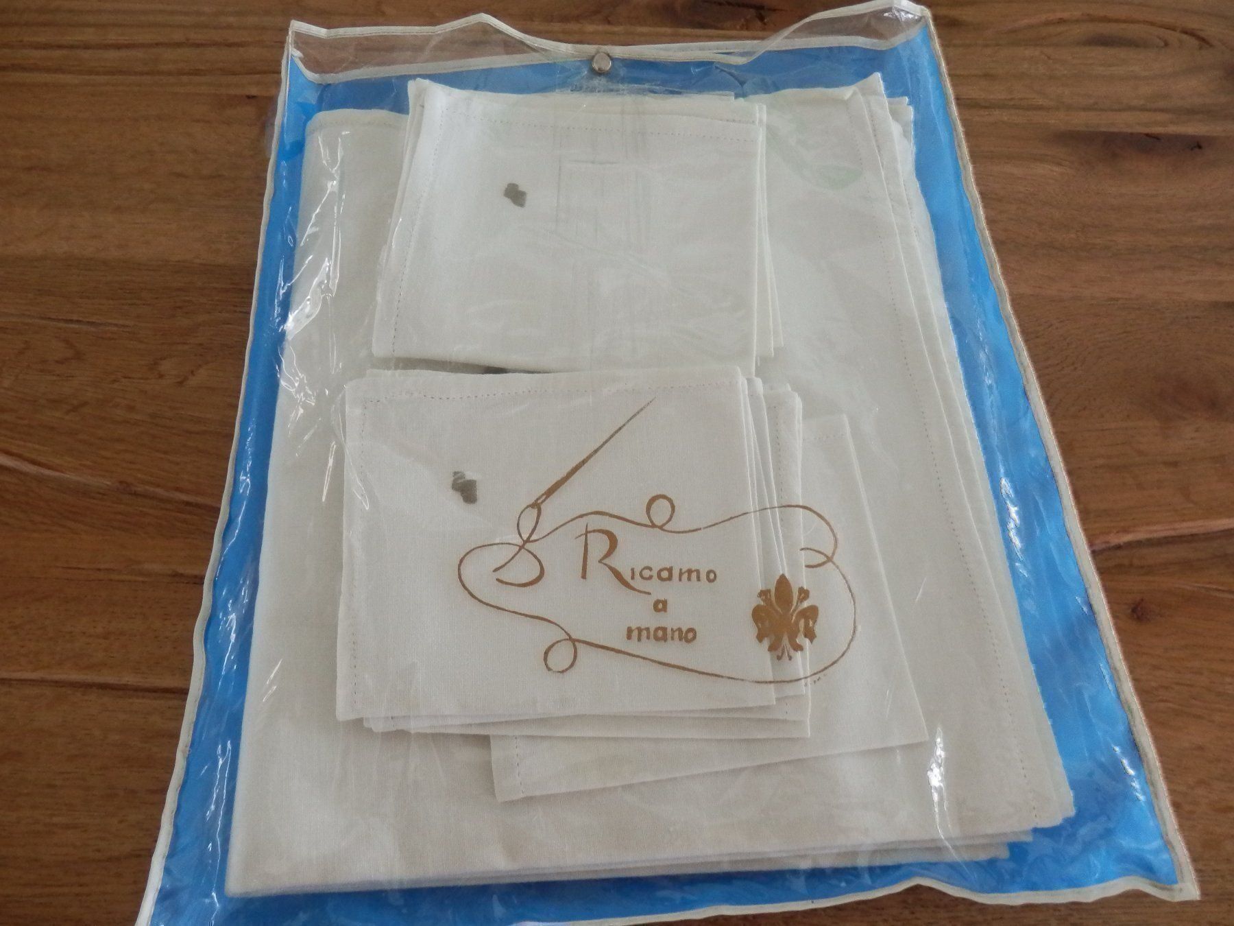 Coperte: Handgesticktes Tischtuch + 11 Servietten – Nuovo e nell'imballaggio originale da Zufikon venduto da lea050 4