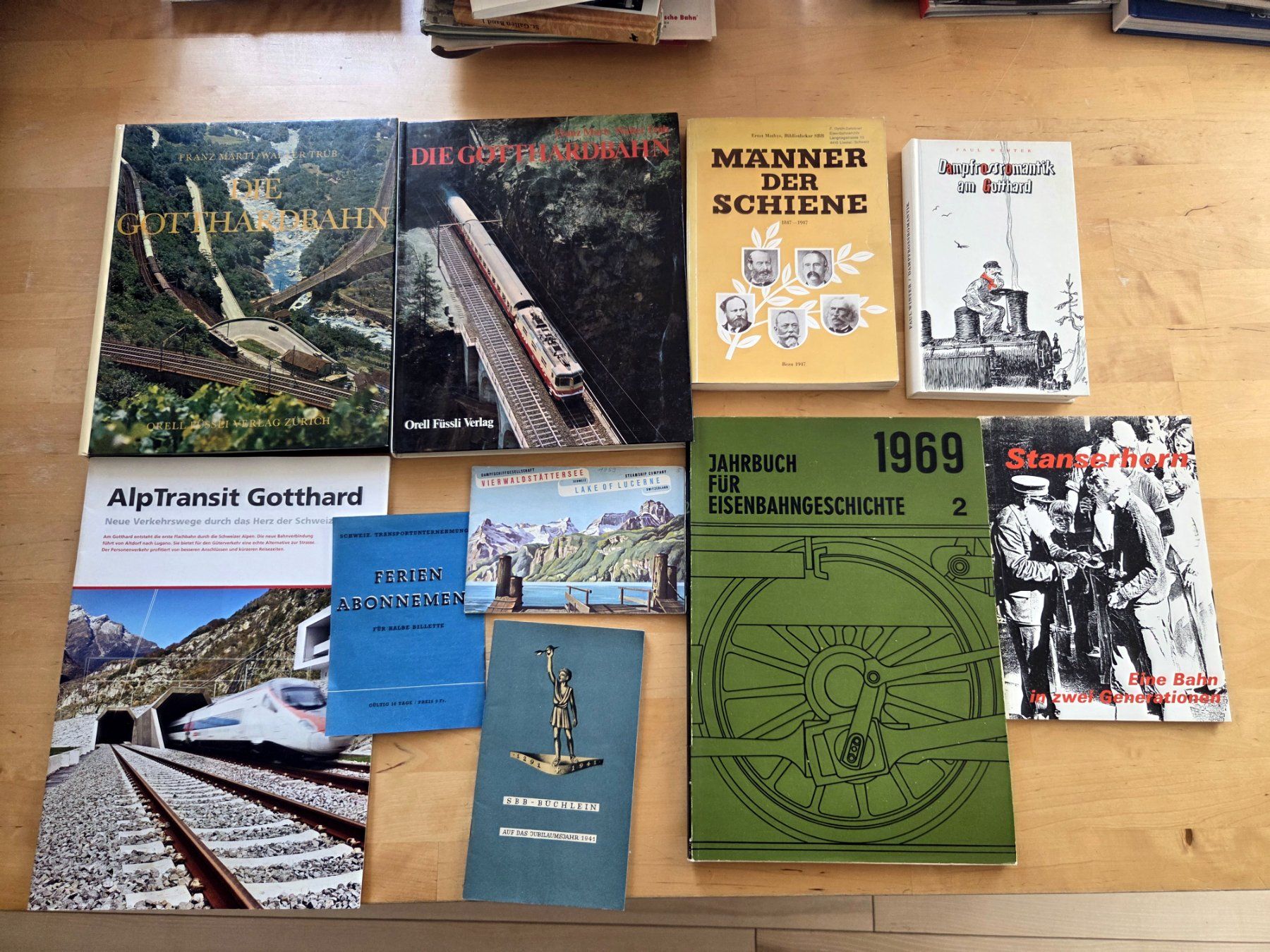 Libri: 10 Bücher über die Schweizer Eisenbahn – Usato da Birrwil venduto da dirtyoldtown