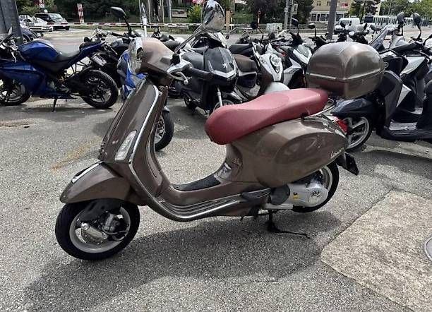 Scooters: Scooter Vespa Primavera 125 3v – Gebraucht aus Cully von pet_wnz9 2