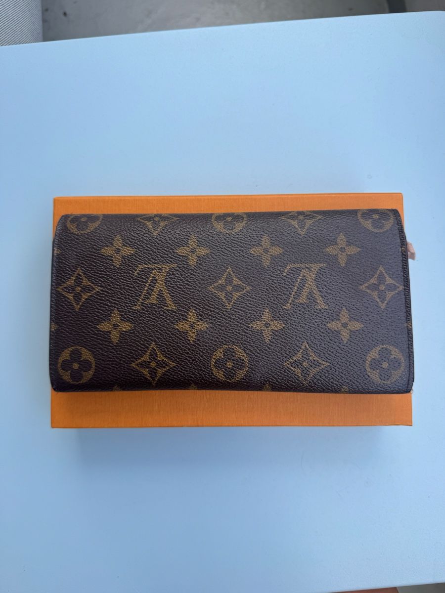Louis Vuitton Portamonete: Louis Vuitton Portmonnaie Emilie – Usato da Rapperswil SG venduto da kimbuetler 1
