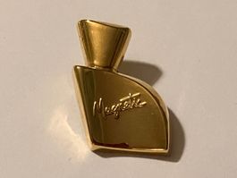1 Pin Parfum Gabriela Sabatini