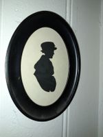 Antike Silhouette im Ovalrahmen, Scherenschnitt 