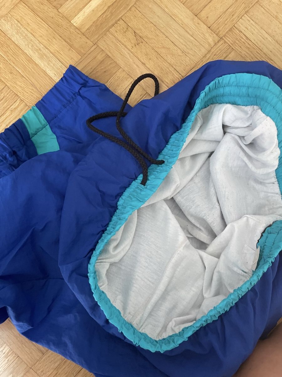 Reebok Pantaloni: Vintage Reebok Trainingshose blau Grösse M – Usato da Zürich venduto da Carlajimena 3