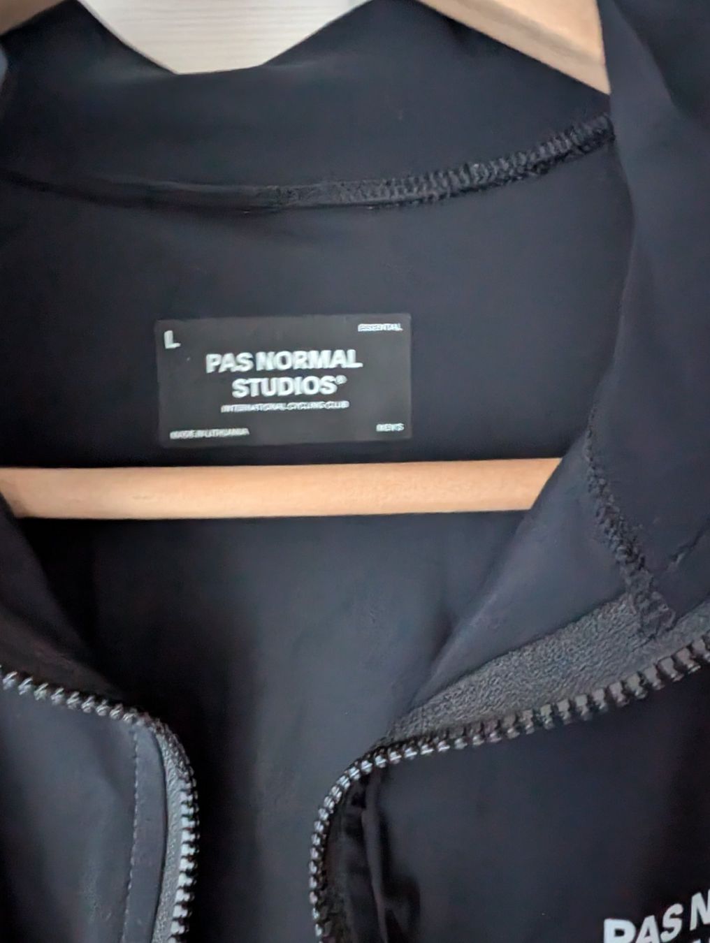 Pas Normal Studios Canottiere & Pantaloni: PAS NORMAL STUDIOS Essential Jersey L – Nuovo (secondo la descrizione) da Zürich venduto da Urs_Fischer 3