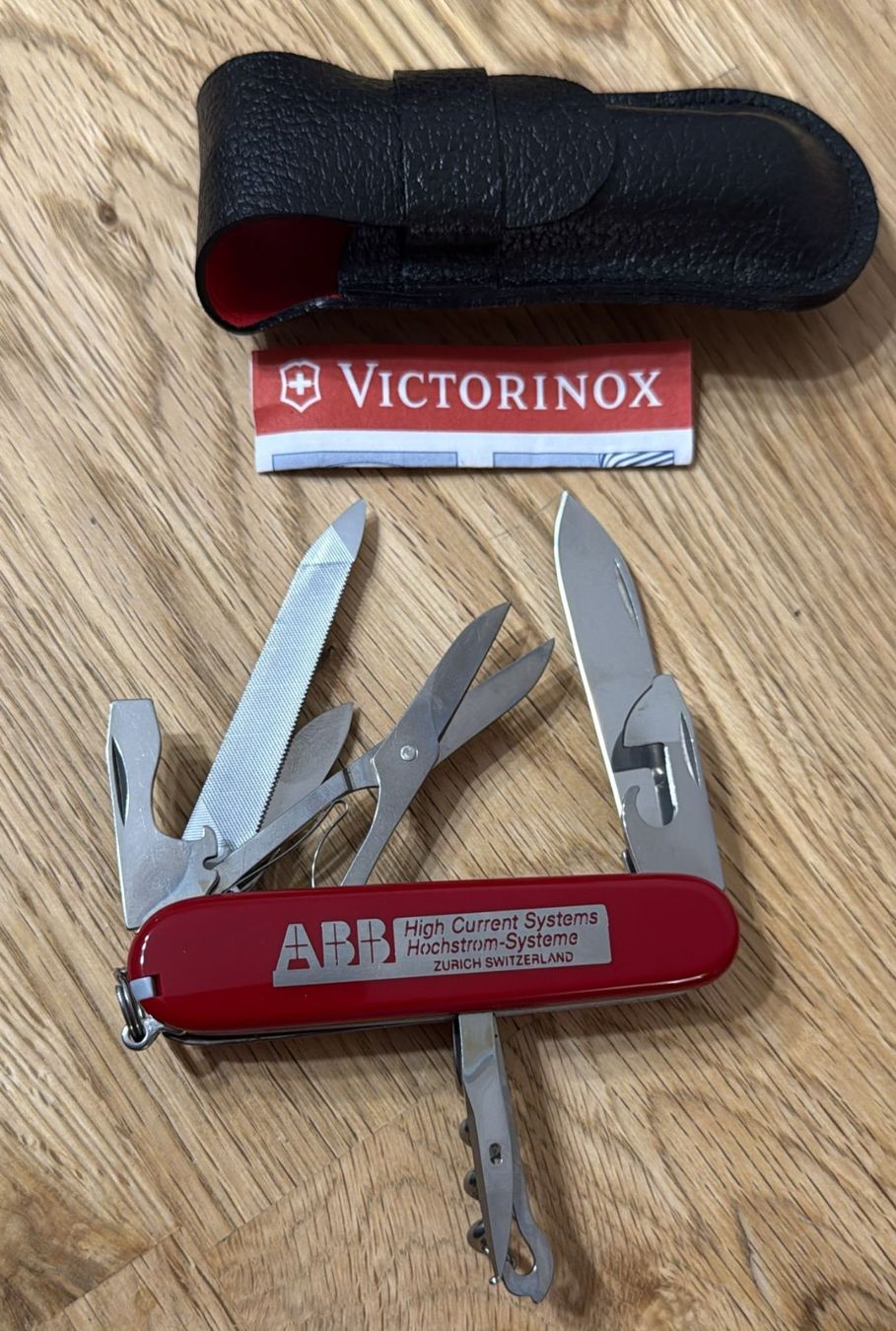 Victorinox Coltelli tascabile: VICTORINOX TASCHENMESSER ABB MIT ETUI – Nuovo (secondo la descrizione) da Zürich venduto da Frei-Occasionen