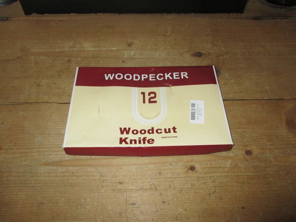 Woodpecker deals woodcut knife