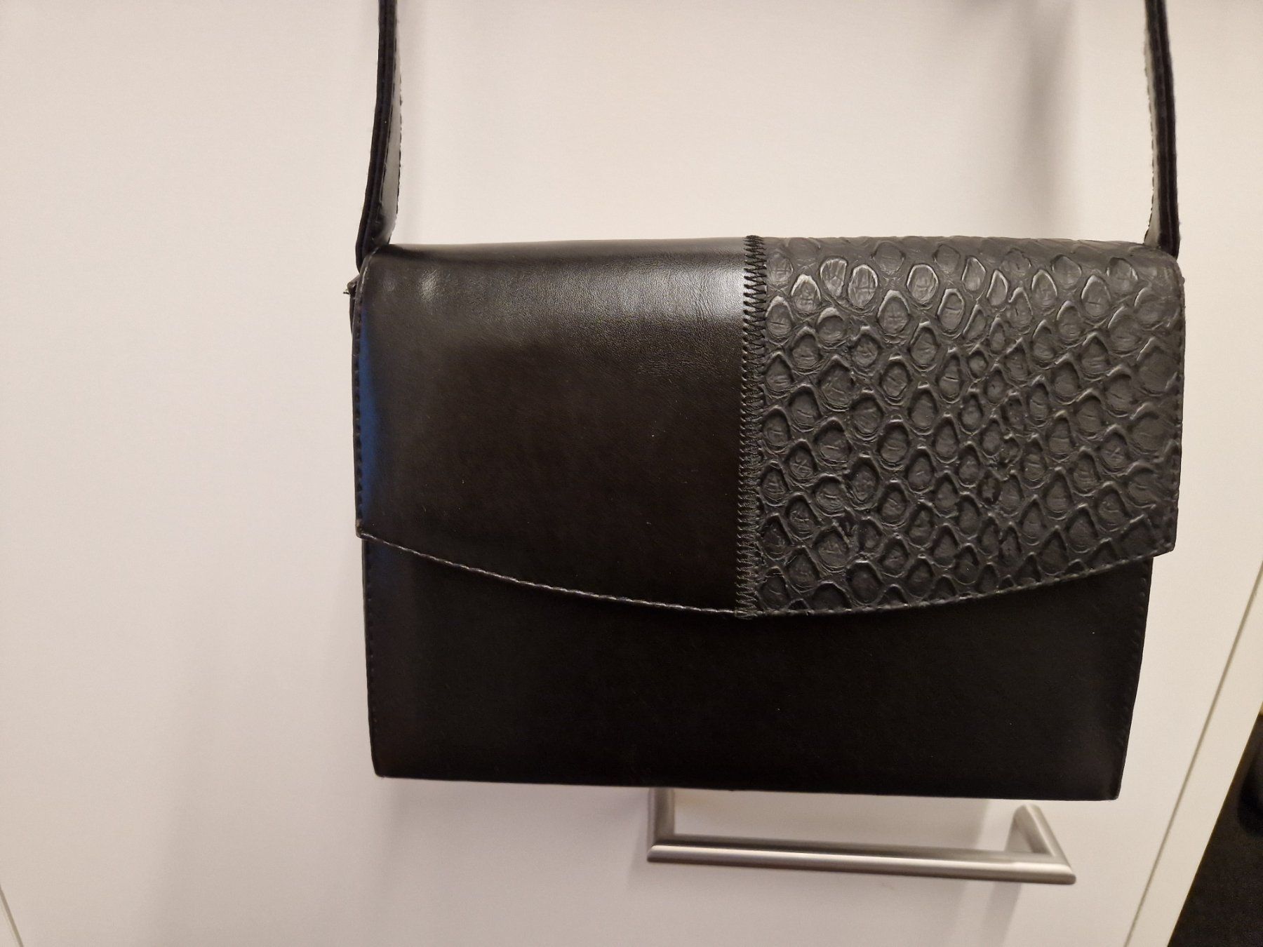 Borse da donna: Tasche schwarz – Usato da Davos-Dorf venduto da Bpelikan