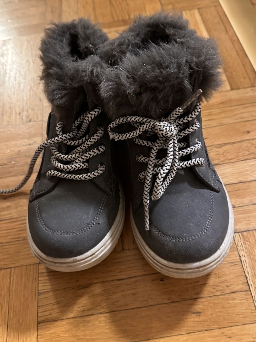 Scarpe per ragazze: Chaussures d'hiver enfant, pointure 28 – Usato da La Chaux-de-Fonds venduto da Sabinchenn 2