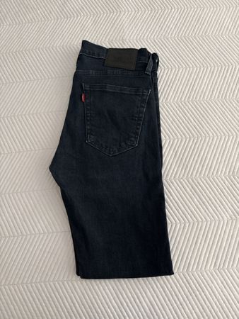 Levi's Jeans dunkelblau Grösse 31/ 32 guter Zustand