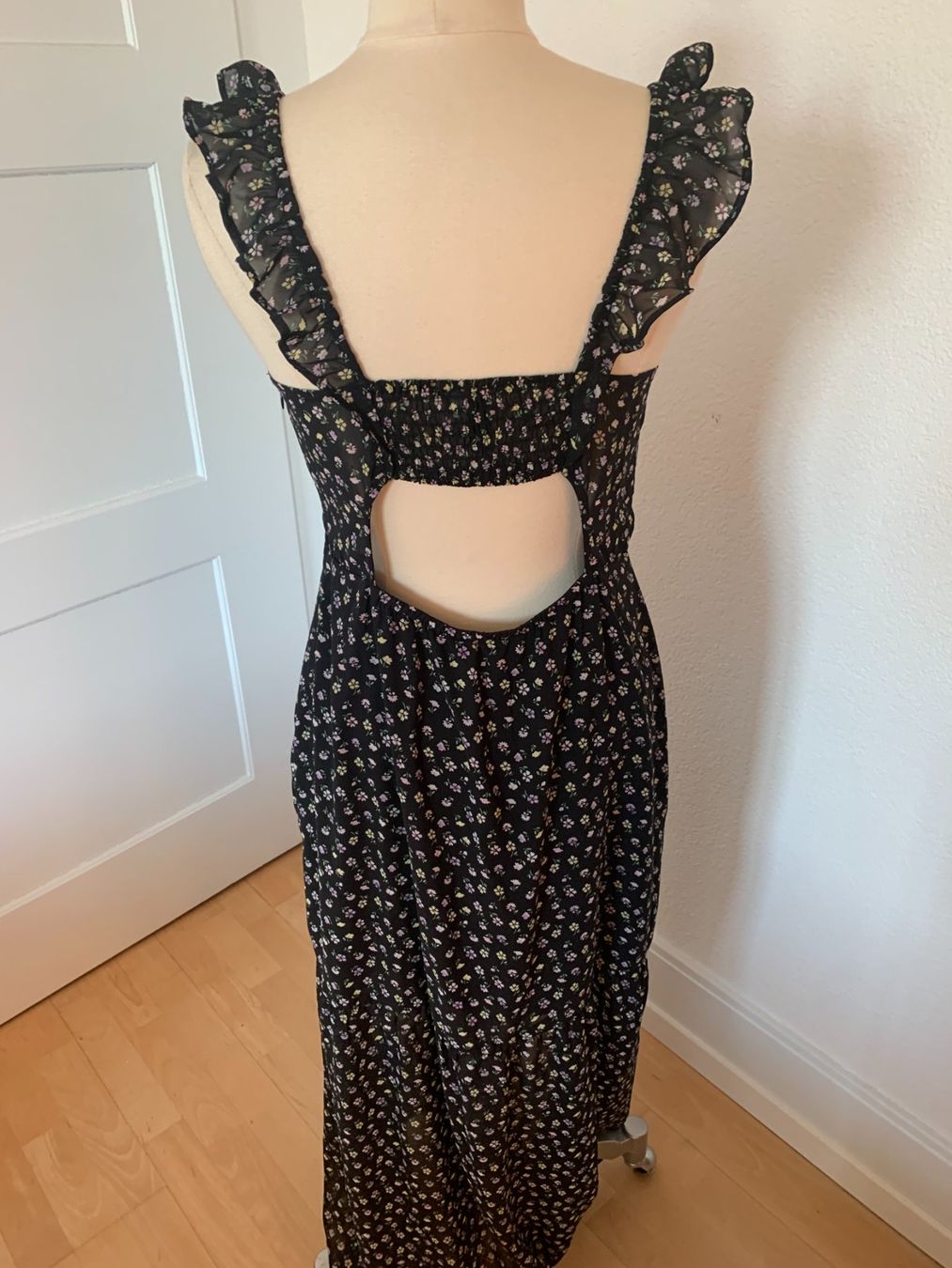 H&M Vestiti: H&M Damen Kleid, Gr. M, Schwarz – Usato da Worb venduto da farben20zauber 2