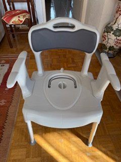 Rollstühle: 1 Fauteuil roulant avec assise    plus    1 chaise Persée – Gebraucht aus Grand-Lancy von golf343 1