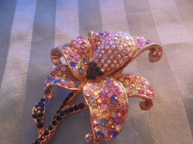 Broschen & Nadeln: Brosche mit Blume und "Brillis" – Gebraucht aus Hinwil von Glasperlen 1