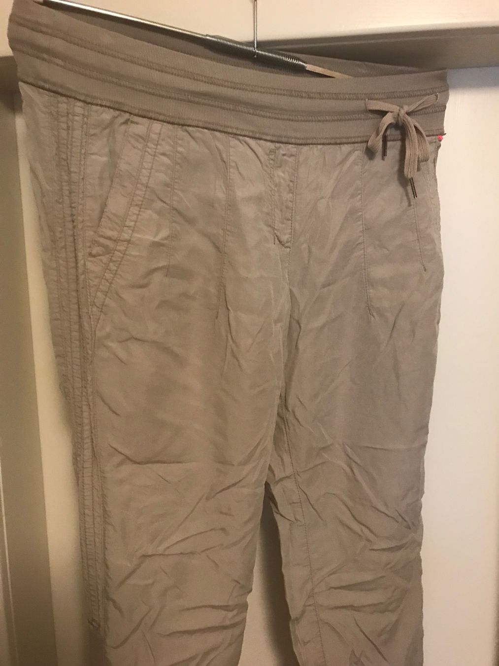 Marc Cain Hosen: Marc Cain leichte Sommerhose, Khaki, Gr. 4 – Gebraucht aus Niederteufen von mix18 1