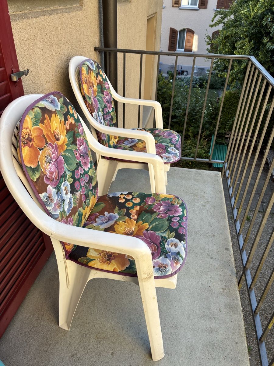 Chaises: 2 Plastik Gartenstühle  – D'occasion à Bern par wisemagpie 2