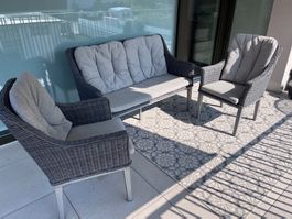 Gartenmöbel mit Tisch