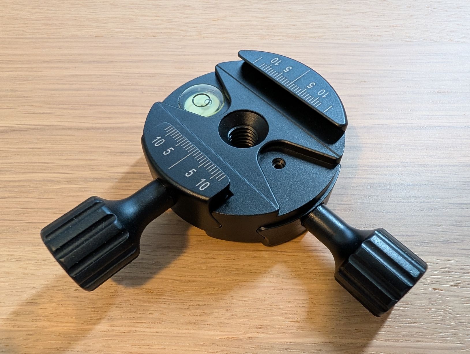 Fotocamera: Arca type double clamps 90 degrees  – Nuovo (secondo la descrizione) da Lausanne venduto da AndreiB 2