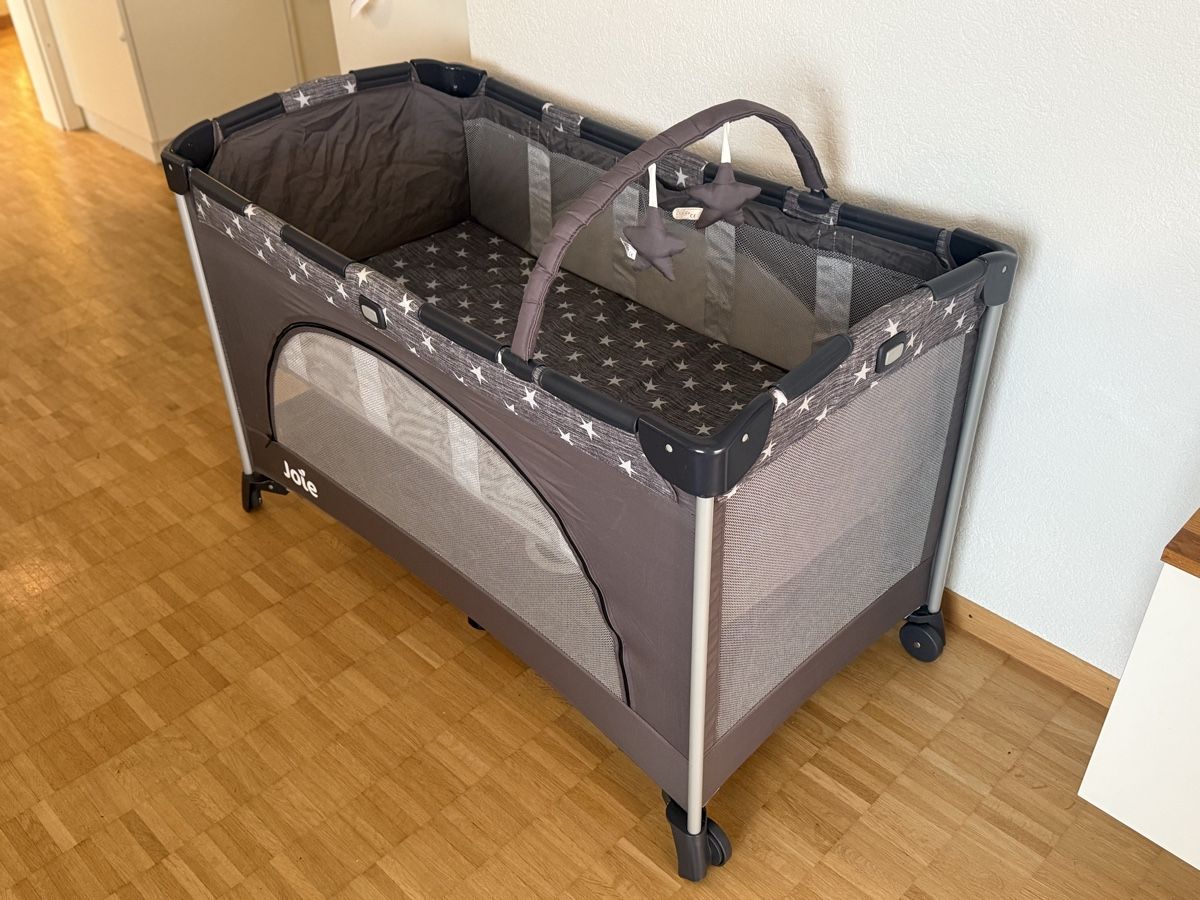 Lits: Joie Reisebett mit extra Matratze – D'occasion à Klingnau par APet2205 2
