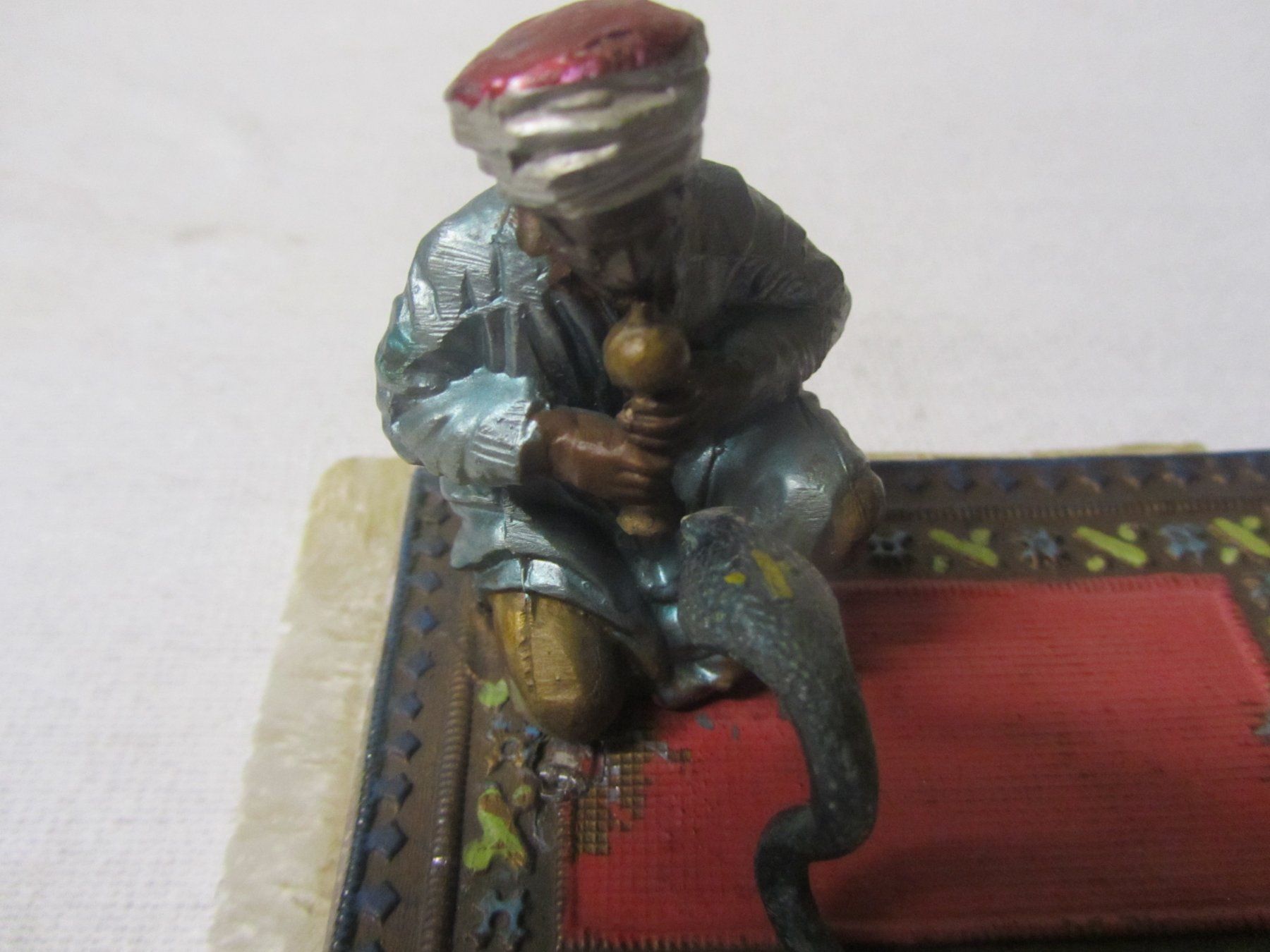 Statuette: Orientale sitzend auf Teppich als Briebeschwerer – Usato da Luzern venduto da Lucernauno 4