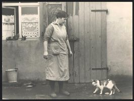 Fotografie Bauers Frau mit ihrer Katze a