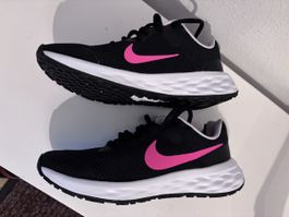 NEW -Nike Revolution 6 Laufschuhe Kinder Schwarz Rosa Gr 3