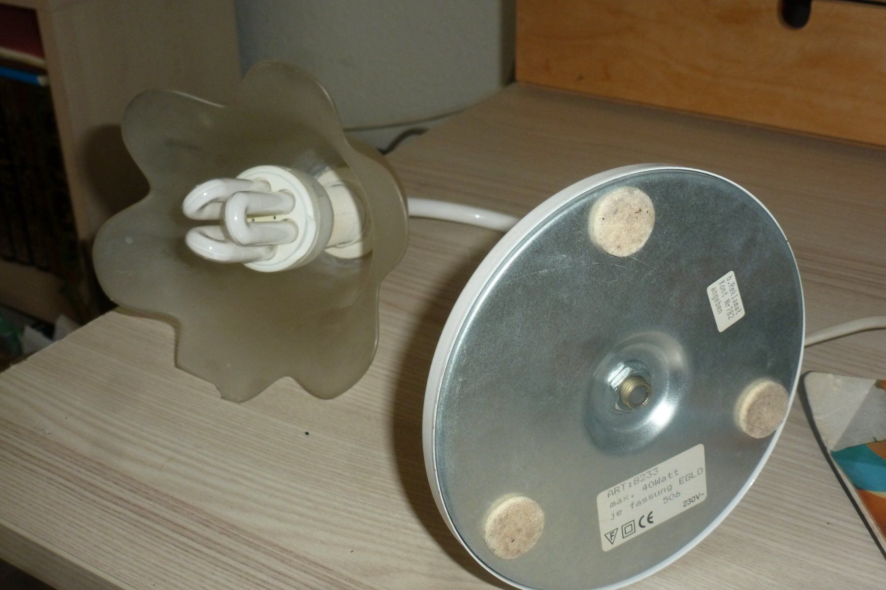Lampade: Schöne Schreibtischleuchte Weiss Farbe – Usato da Emmen venduto da newdeal1970 2