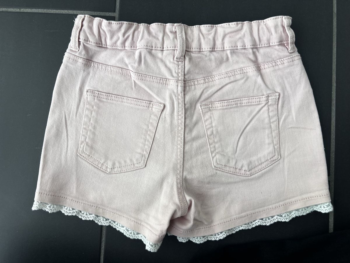 H&M Pantaloni: Sommer-Shorts, Gr. 134, mit Spitze – Usato da Kaltbrunn venduto da mochita76 1
