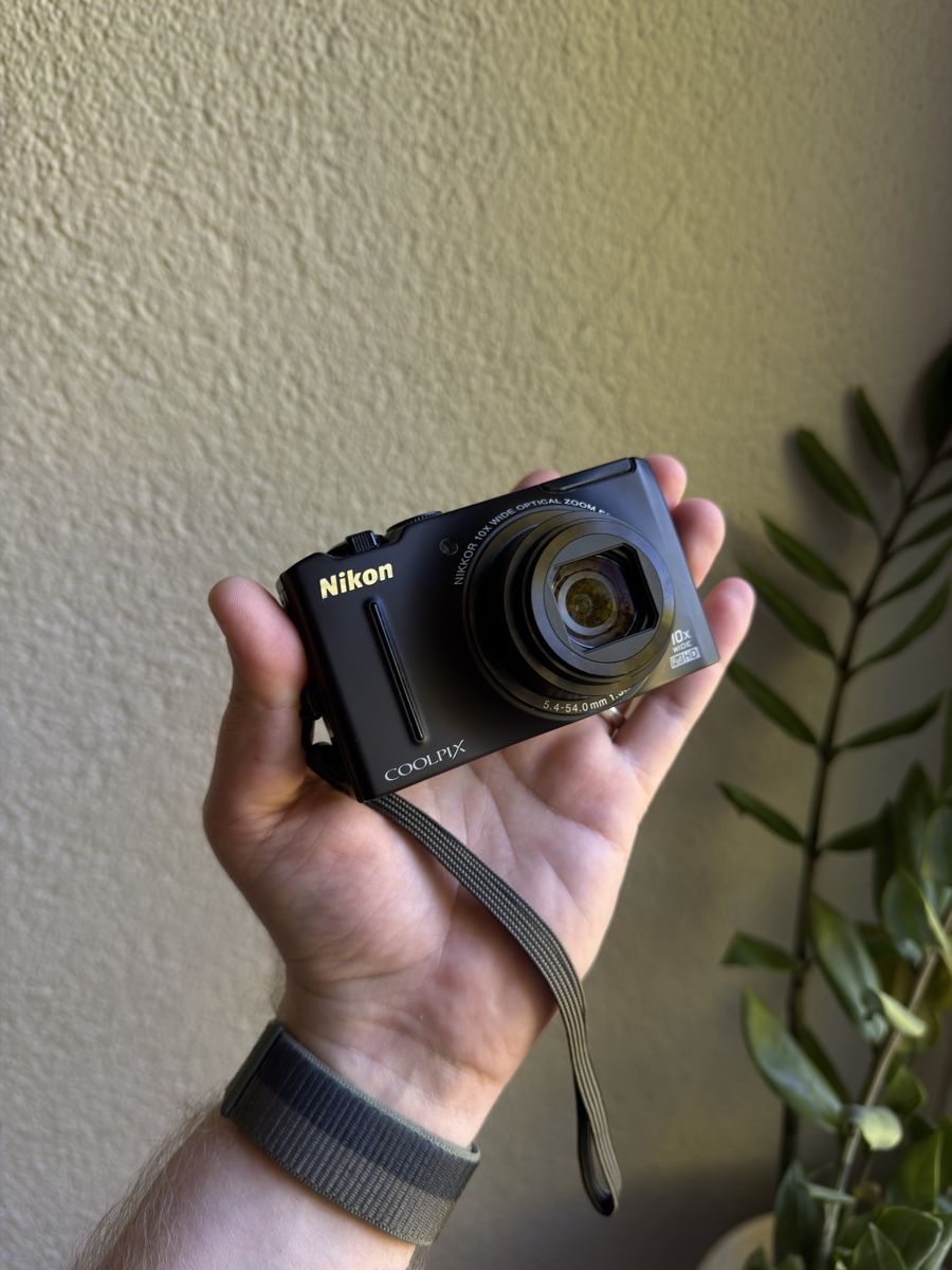 Nikon Fotocamera: Nikon Coolpix S8100 Near Mint Fully Tested – Usato da Zürich venduto da idbronskiy