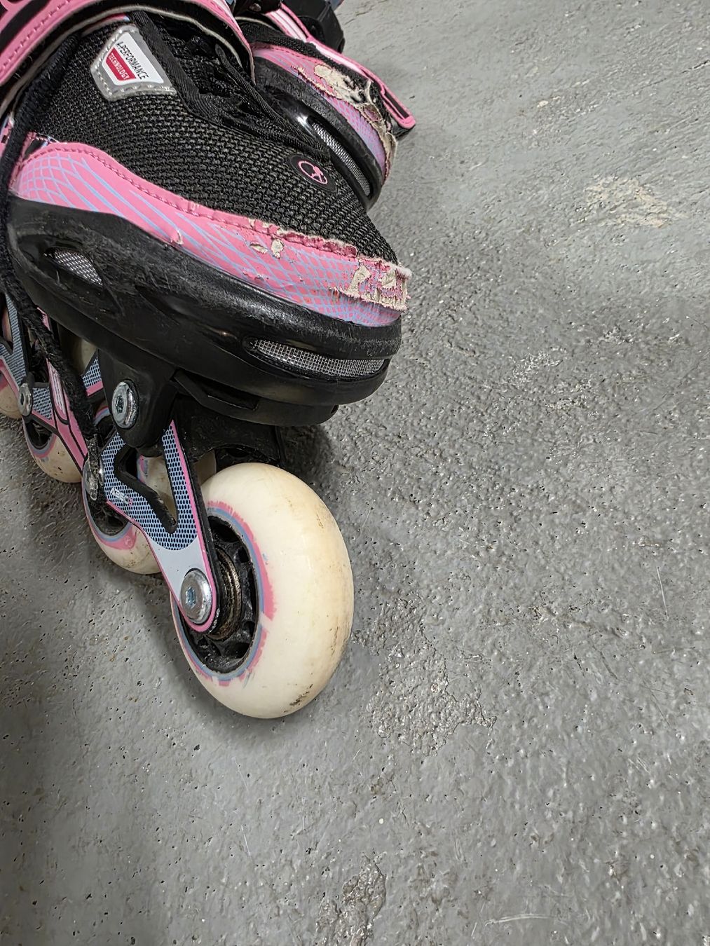 Pattini in linea & Pattini a rotelle: SFR Pixel Rollschuh Grösse 29-33 gebraucht – Usato da Oberentfelden venduto da Gwundernaaase 1