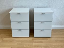 2 Nachtische mit 3 Schubladen in Mattem weiss
