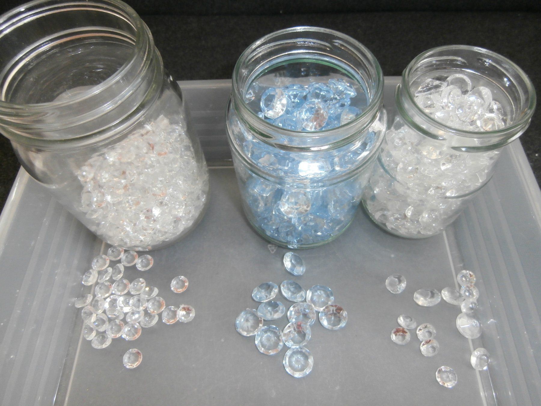 Tutte le decorazioni: Glassteine und diverses farbiges Deko Material – Usato da Rüschegg-Heubach venduto da Ofen111 1