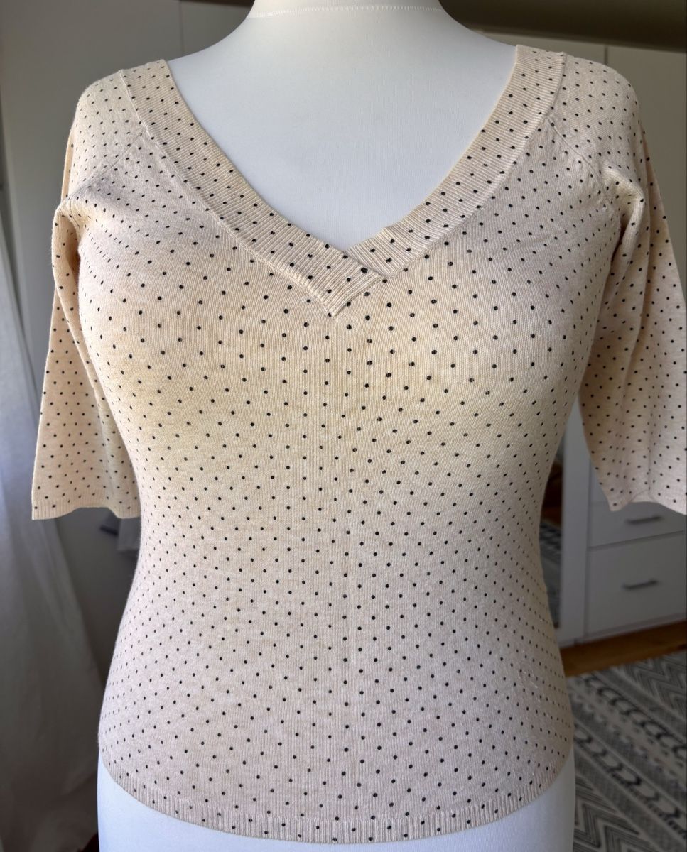 Maglioni & Felpe: Adolfo Dominguez Feinstrick Pullover Gr M V-Ausschnitt – Nuovo (secondo la descrizione) da Wangen ZH venduto da tel_gxb5 1