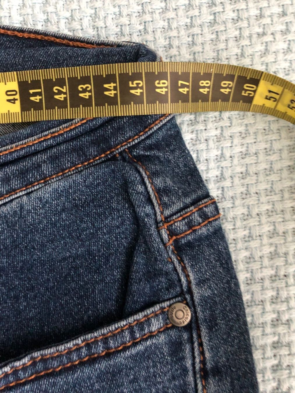 Jeans: Lässig Kurz Jeanshosen – Usato da Rüti ZH venduto da Masken 3