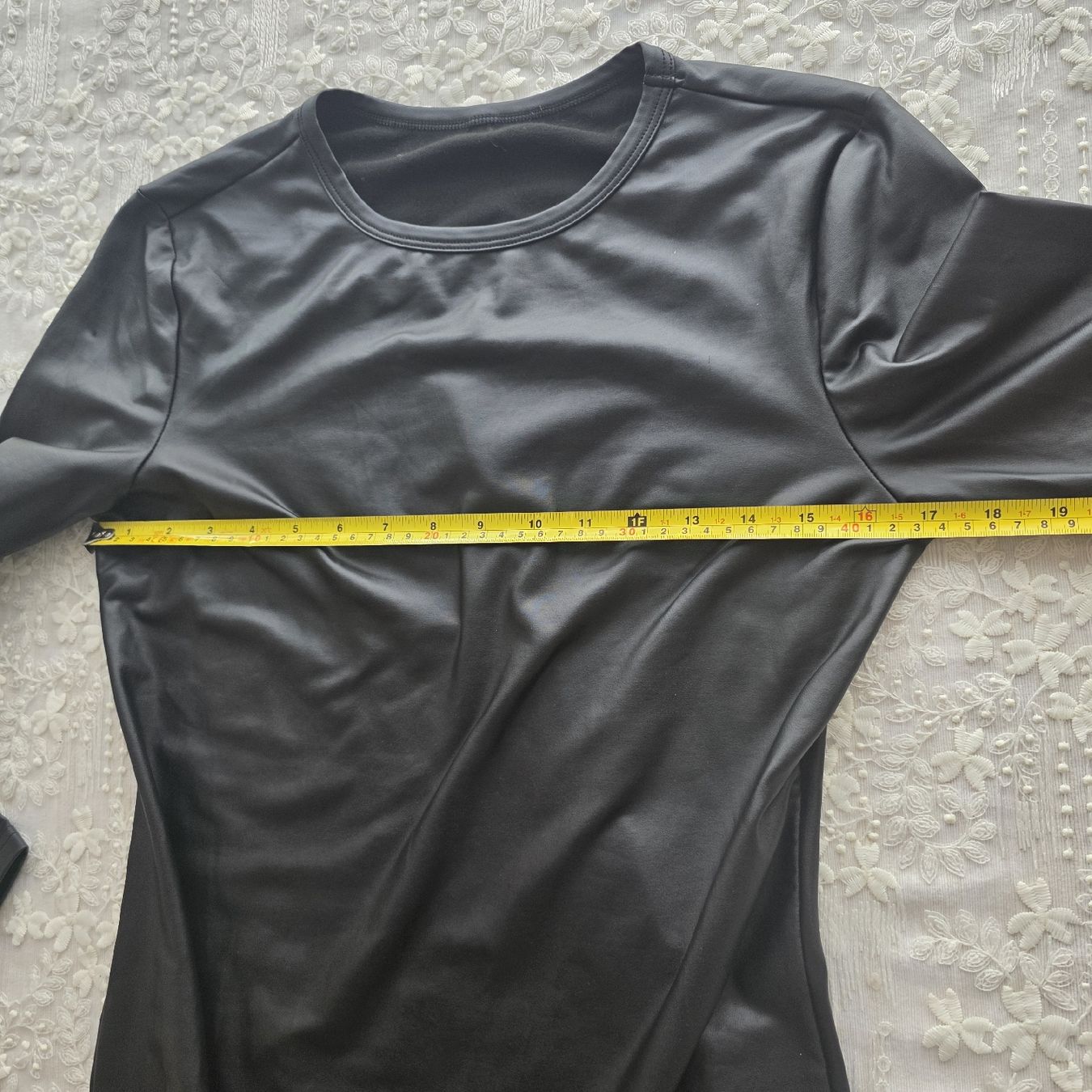 Kleider: Schwarzes Kleid in Lederoptik, Grösse L – Gebraucht aus Rheinsulz von Gilea 6