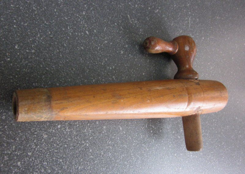 Fass-Zapfhahn aus Holz, mit Korkdichtung am Hahn (Gebraucht) in ...