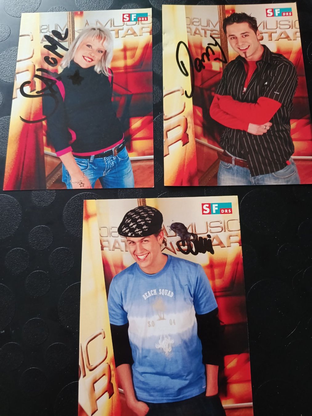 Autogramme: Music Star  - 3x handsigniert – Gebraucht aus Menziken von Artographs