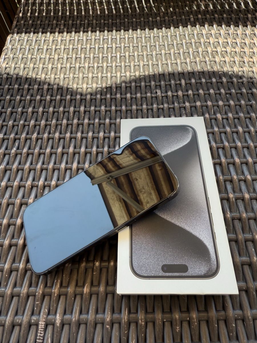 Apple Portables: iPhone 15 pro – Neuf (Voir description) à Lausanne par Qwent28