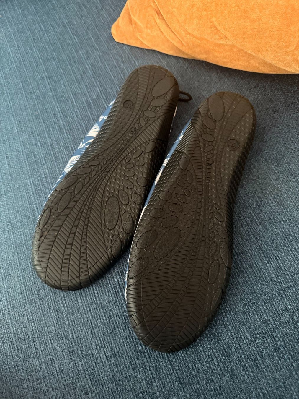 Scarpe da uomo: Wasserschuhe / Badeschuhe Grösse 38 – Usato da Uzwil venduto da justitia8 1