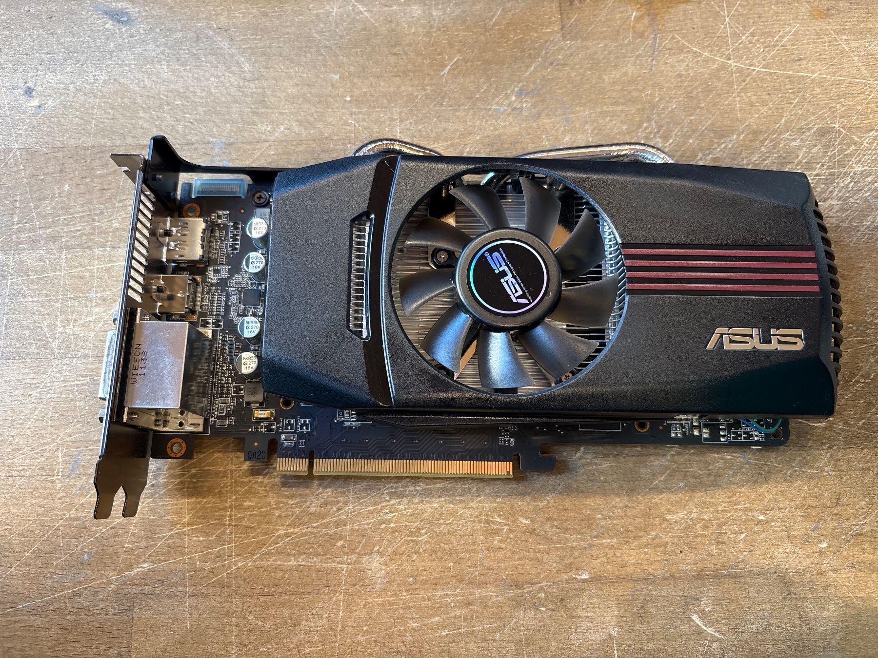 Amd Schede grafiche: Grafikkarte ASUS HD 6850 DirectCU V2 – Usato da Chur venduto da Feschtland