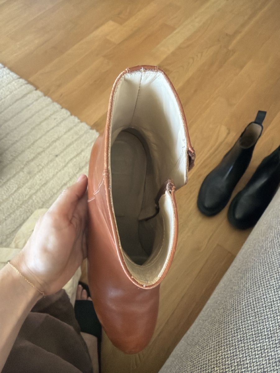 Scarpe da donna: Navy boot camel heeled boots – Usato da Zürich venduto da lanz28 1
