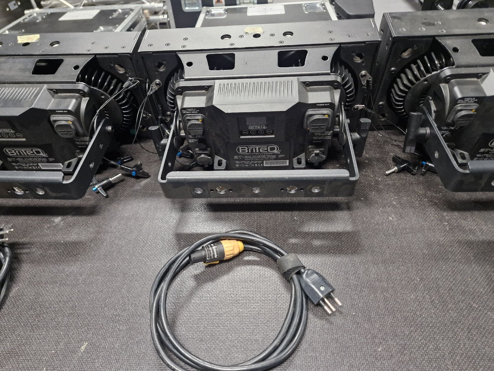 Lampade: 6x Briteq BT Blinder 2 IP mit Case und Netzkabel – Usato da Arbon venduto da HD1903 7