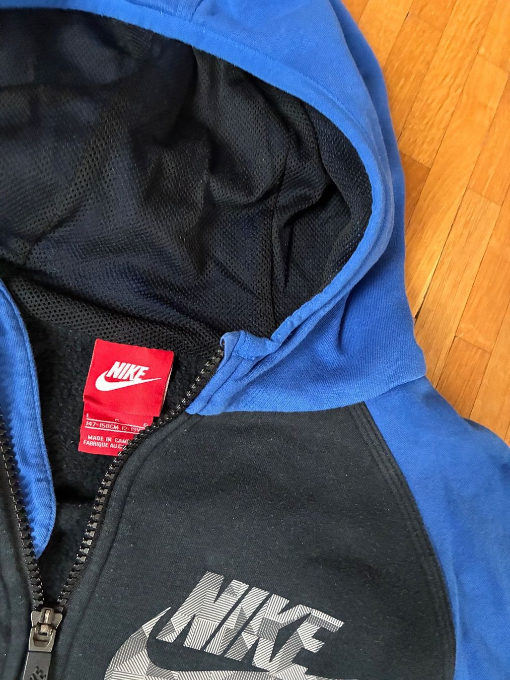 Lotti & Set di vestiti: 2x Sweatshirt 12 Jahr mit NIKE – Usato da Veyrier venduto da gnoom74 2
