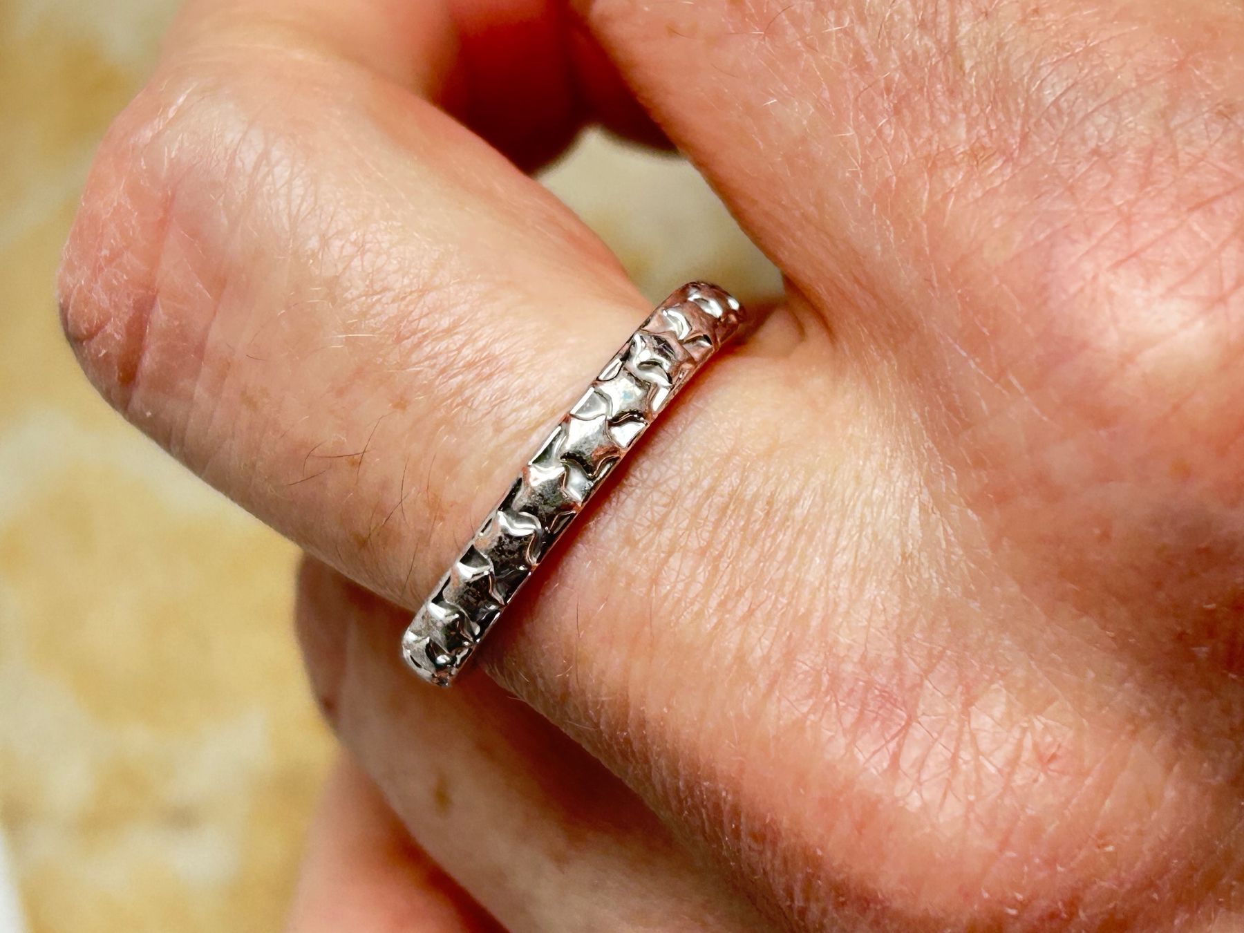 Anelli: Ring mit Sternenmuster STARS (Grösse 56) – Usato da Laufen venduto da Bellavitaboom