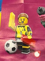Lego Minifiguren Serie Nr. 24 Nr.1 Schiedsrichterin