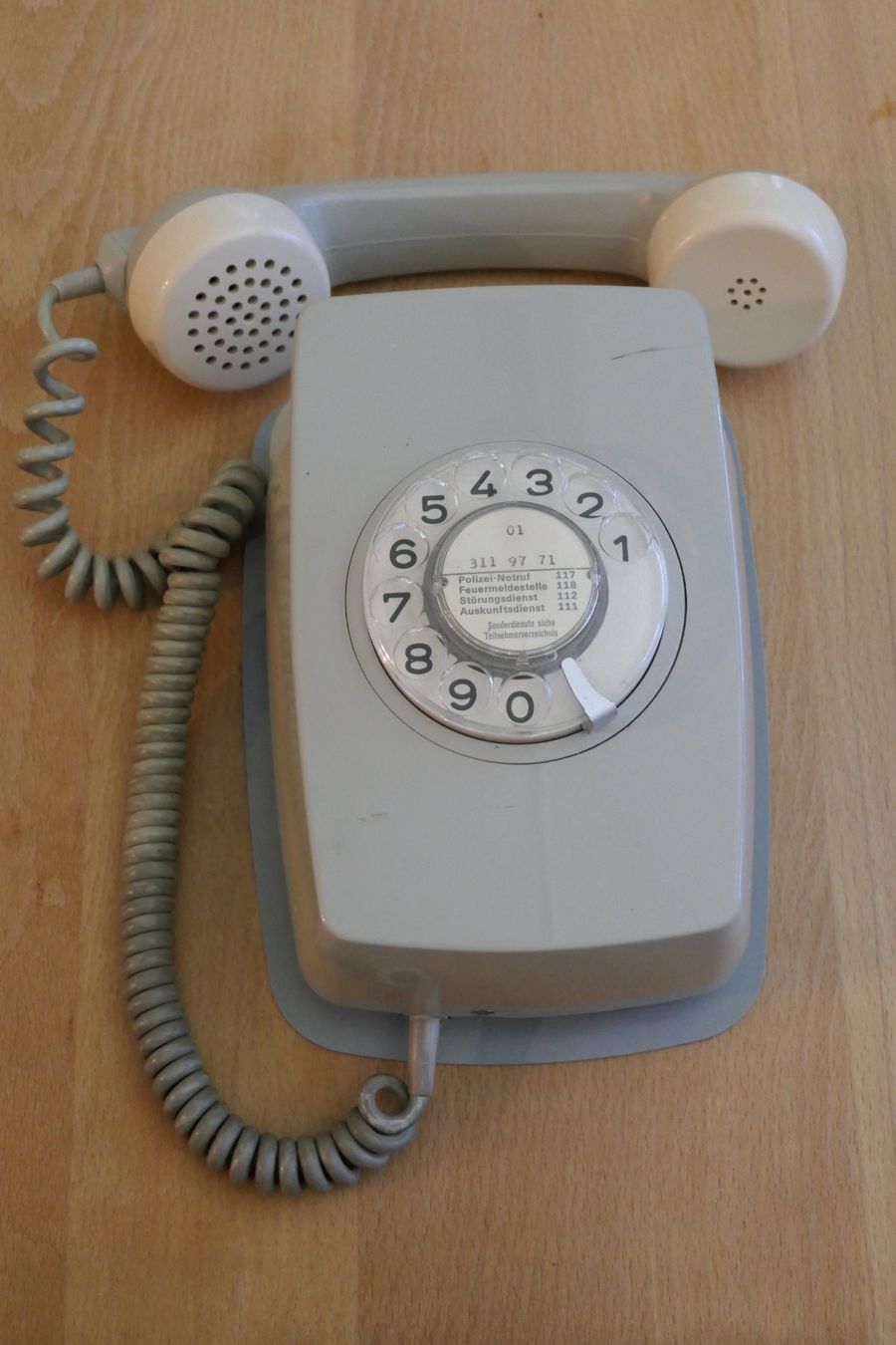 Telefone: Nostalgisches PTT-Wandtelefon mit Wählscheibe – Gebraucht aus Greifensee von Freakler