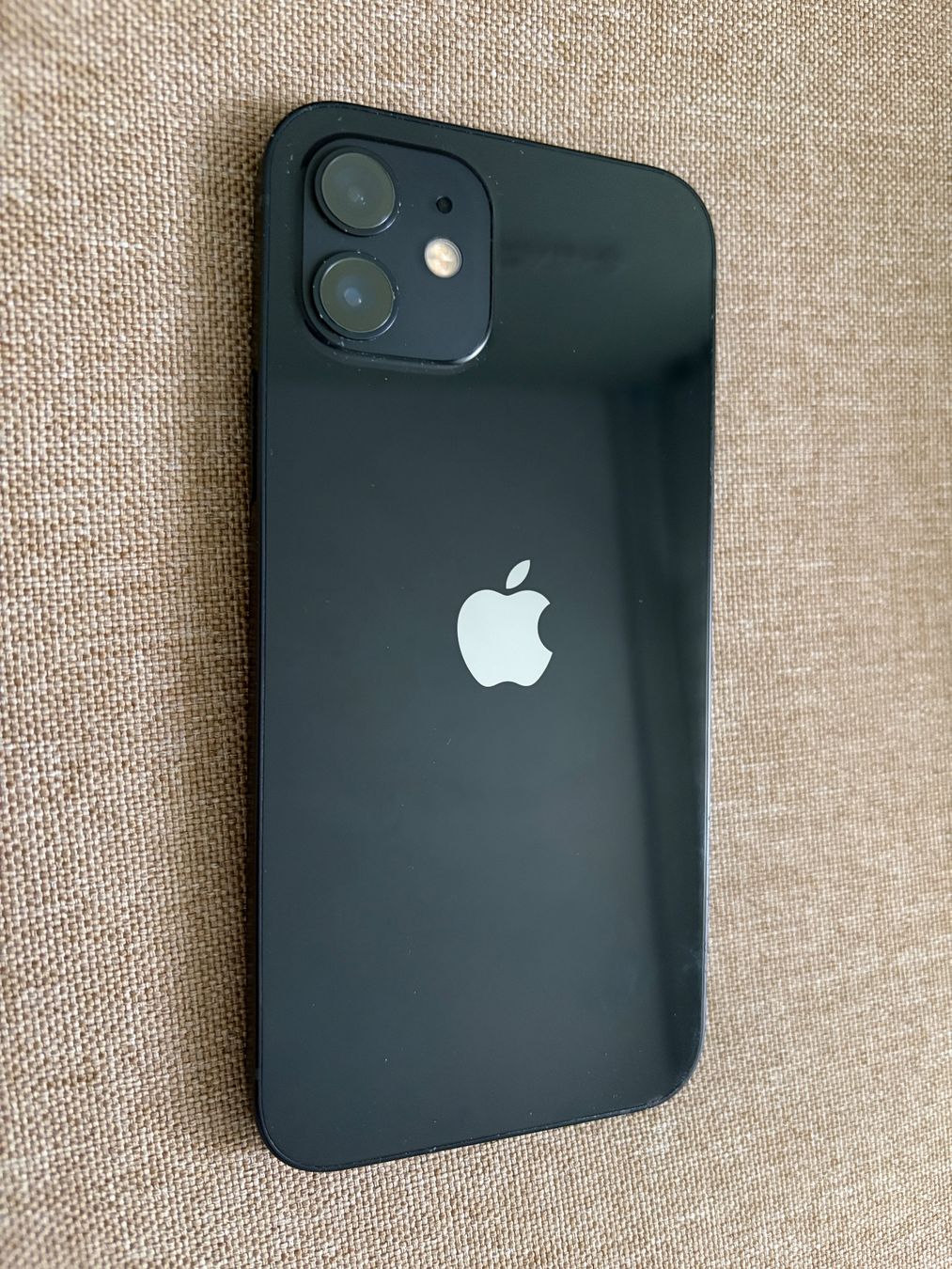 Apple Telefoni cellulari / Smartphones: iPhone 12 schwarz 64GB – Usato da Rapperswil SG venduto da RoJ15 1