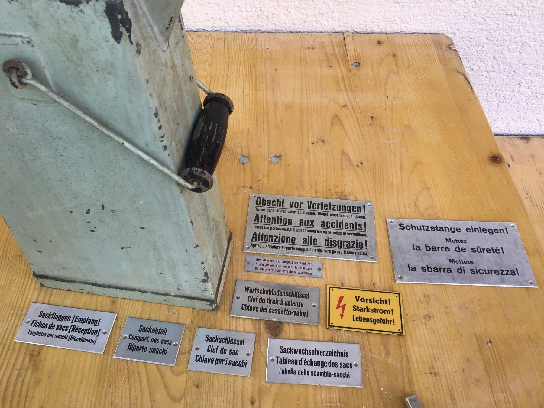 Trains électriques: PTT Sammlung Behälter ÖL MIT SAMMLUNG ORIGINAL SCHILDER – D'occasion à Männedorf par Modelle-aller-Art 3